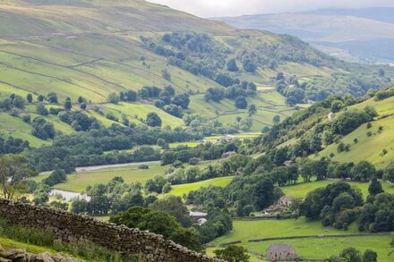 DIBBLE COTTAGE, pet friendly, character holiday cottage in Reeth