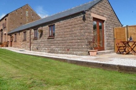 BUTTERCUP COTTAGE, romantic, luxury holiday cottage in Penrith