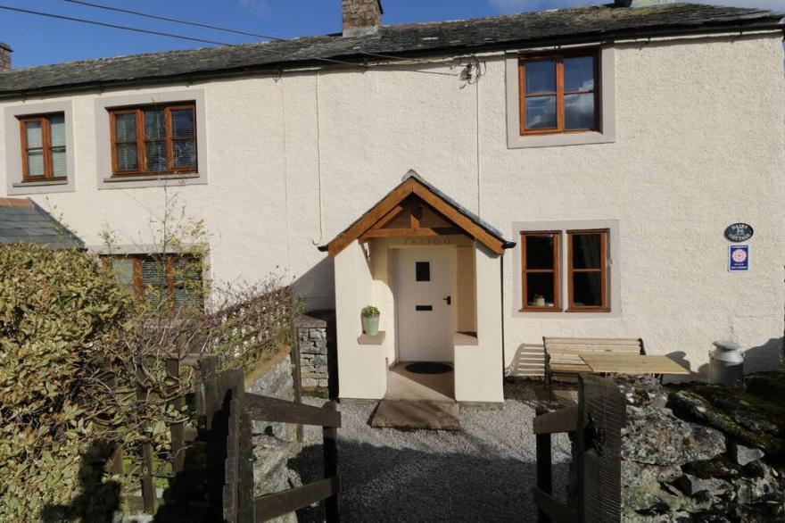 DAIRY COTTAGE, family friendly, character holiday cottage in Newby