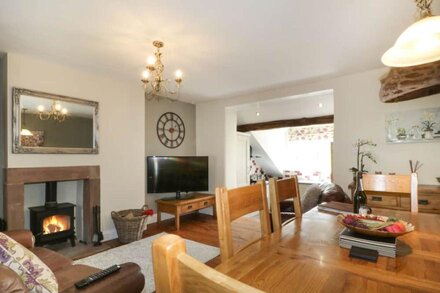 EDENBANK COTTAGE, pet friendly, luxury holiday cottage in Carlisle