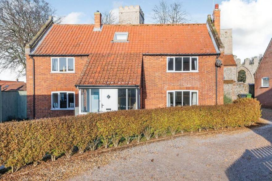 3 Bedroom Accommodation In Holt