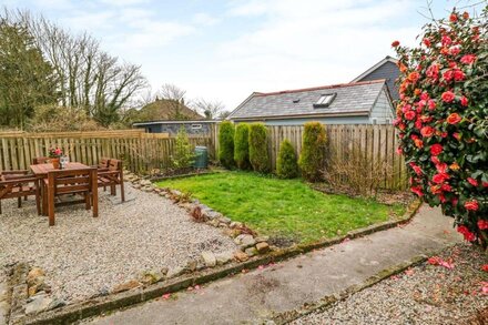 BLUE ANCHOR, family friendly, character holiday cottage in Fraddon