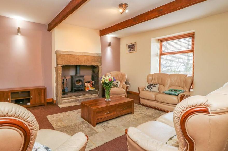 MOSCOW MEWS, pet friendly, with open fire in Thornton, West Yorkshire