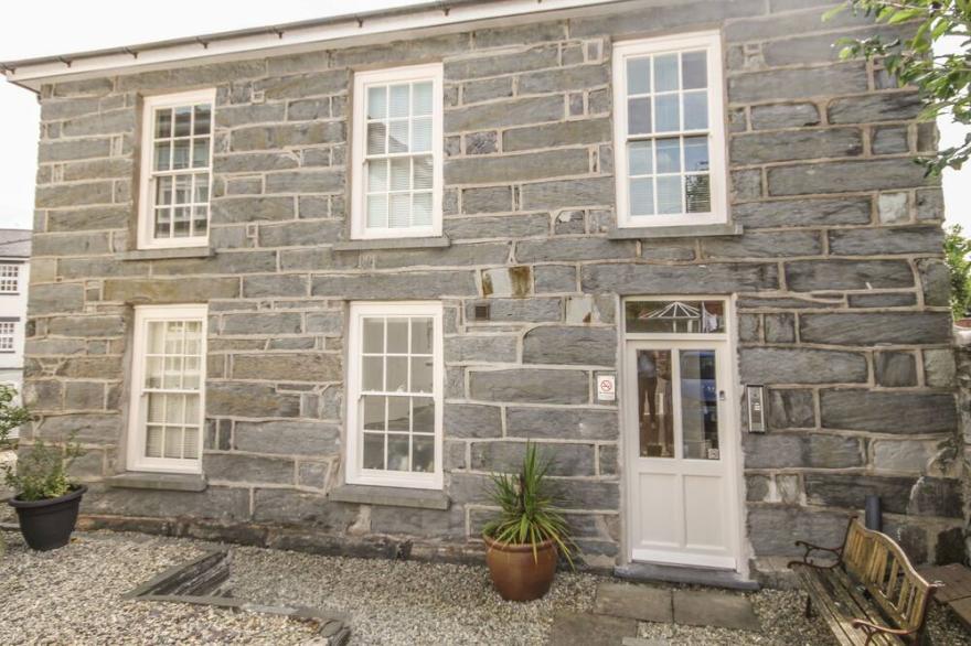 BWTHYN LLECHEN, Pet Friendly, Country Holiday Cottage In Porthmadog