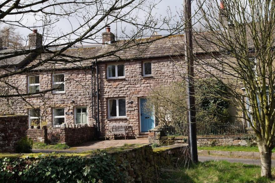 Charming,  cosy cottage. Family and dog friendly.