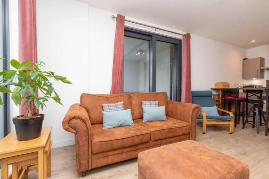 Spacious 2 Bedroom Flat with City Views in Bermondsey