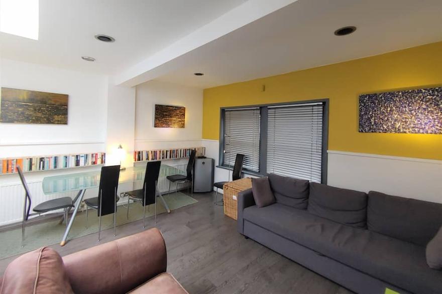 Stylish Soho Apartment Sleeps 4