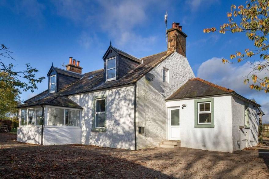 Floors Farmhouse -  a house that sleeps 6 guests  in 3 bedrooms