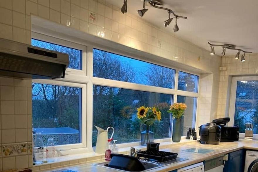 Benllech Sea View bungalow, Dog Friendly sleeps 6