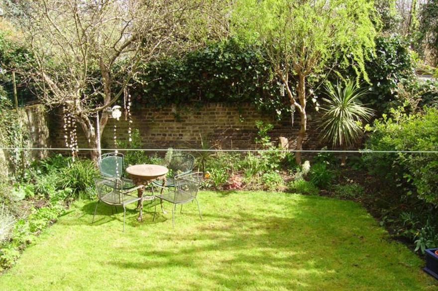 Charming garden flat in central London