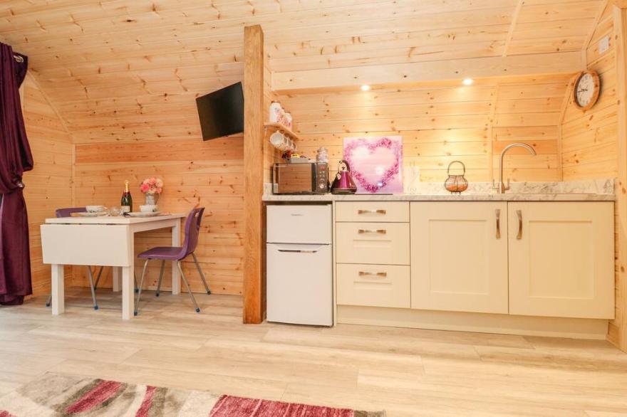 LOVIES PLACE - CROSSGATE LUXURY GLAMPING, pet friendly in Glenridding