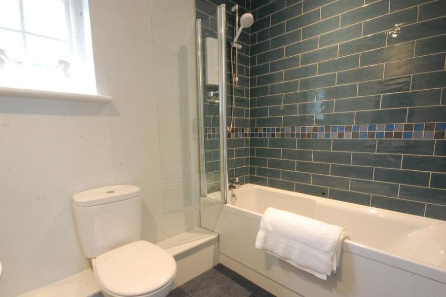 CRABBE CORNER, pet friendly, with a garden in Aldeburgh