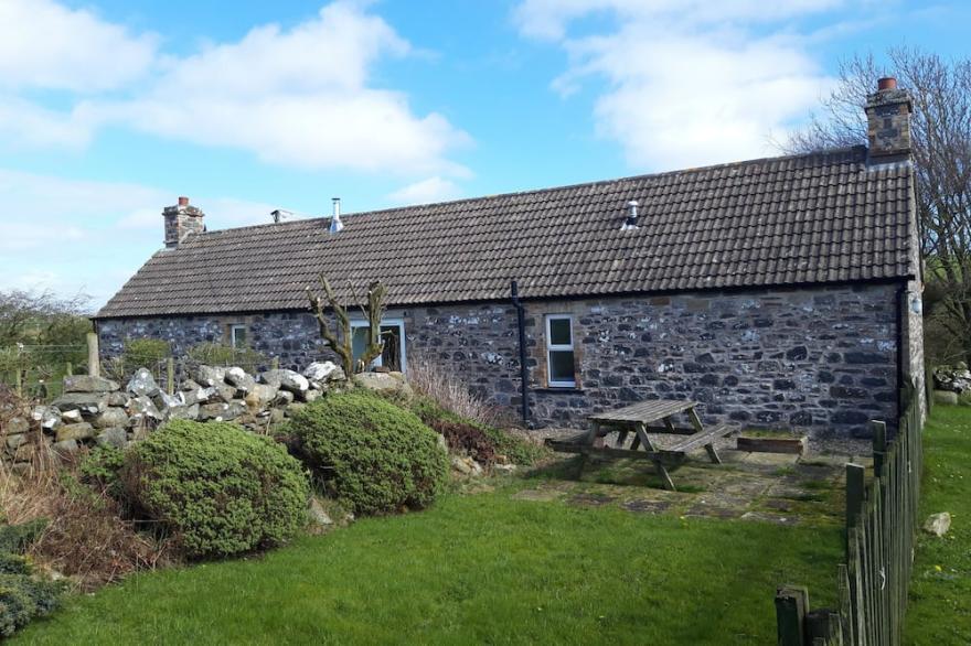 Cosy Family Cottage In Rolling Country Near Beach - Sleeps 5