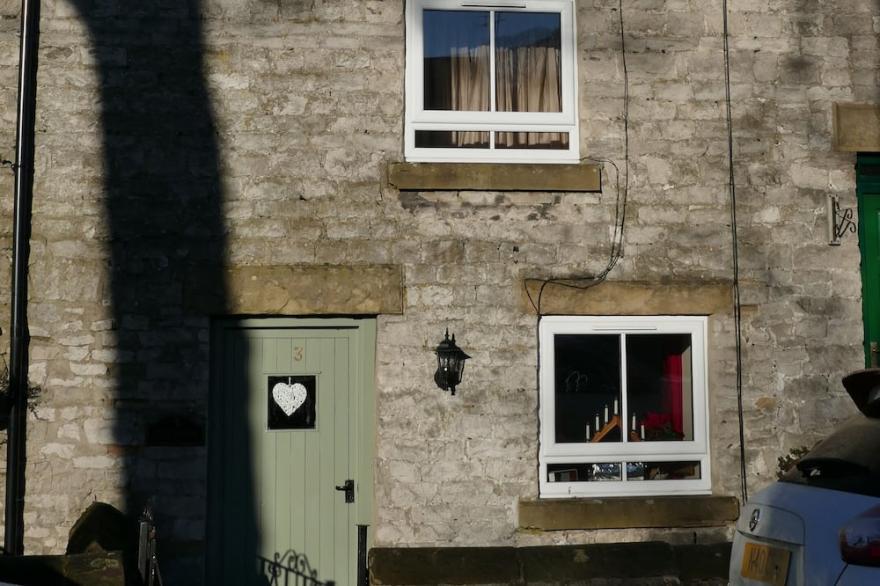 THE NOOK, a cosy 3 bed cottage, newly renovated & pet friendly in Tideswell