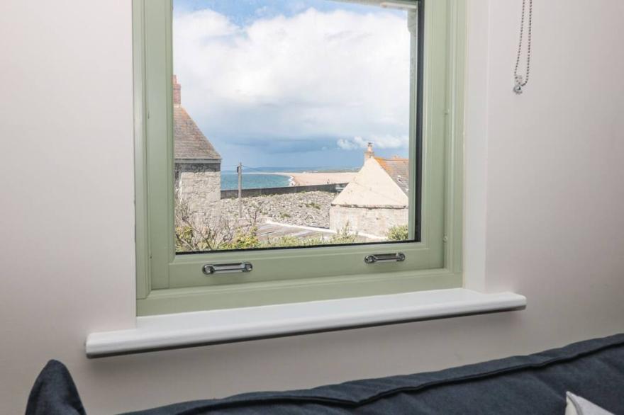 SEA REACH, family friendly, with a garden in Chiswell On Portland