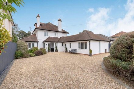 7 Bedroom Contemporary Family Friendly Home Nr Southbourne Beach