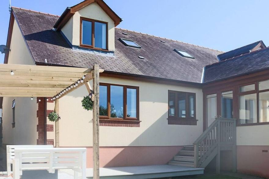 5 Bedroom Accommodation In Cemaes