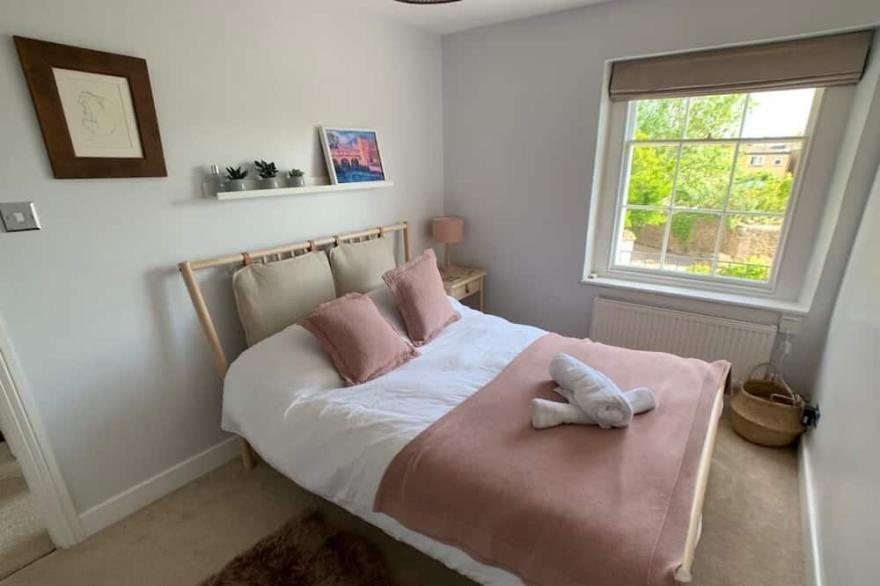 Picturesque Bath stone cottage in a quiet location