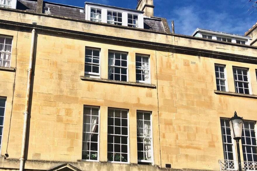 GARRARD'S RETREAT - Stylish Apartment Between The Circus And The Royal Crescent