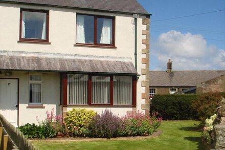 Bright, sunny cottage with garden to three sides & overlooking fields