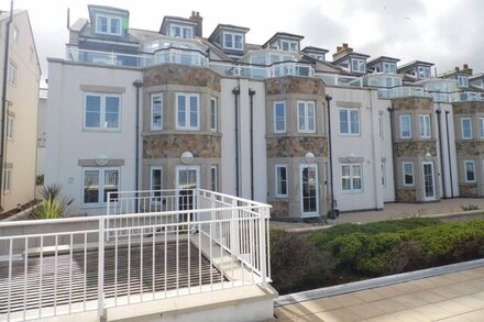 Beautiful Seaside Retreat with Fabulous Sea Views