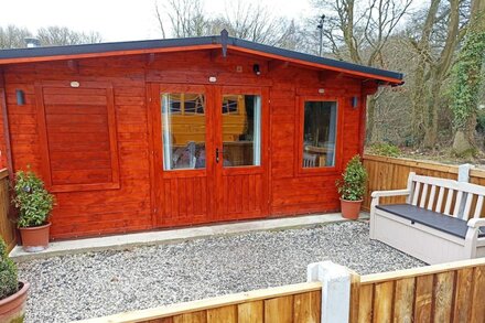 Cosy Log Cabin. Perfect for short stop overs and weekends away.