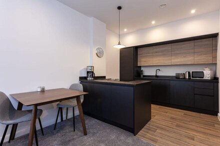 Modern 1 Bedroom Apartment in Bolton