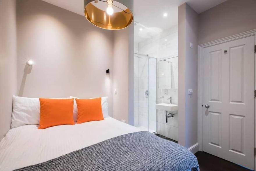 Elegant 2 bed in Mayfair, next to Hyde Park