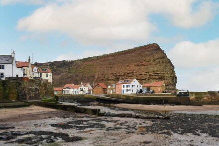 2 bedroom accommodation in Staithes