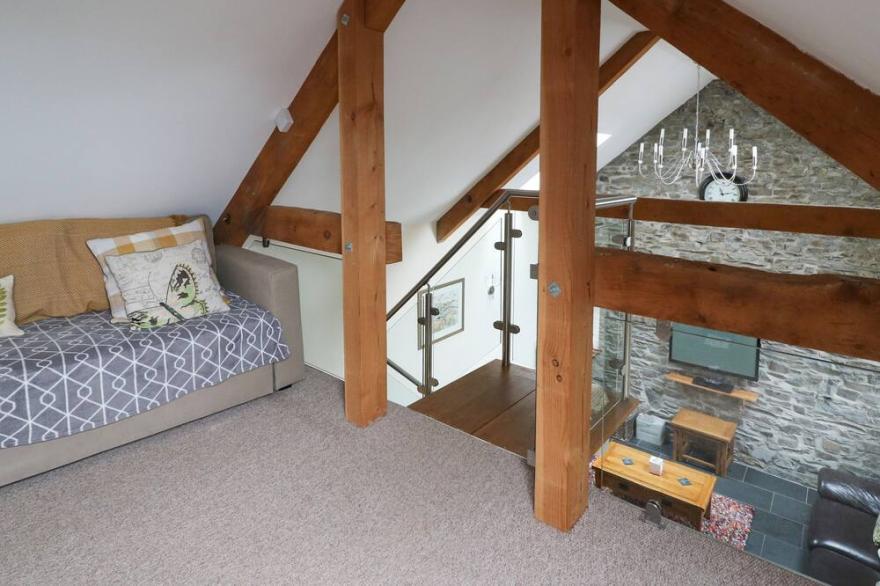 YR HEN BEUDY, pet friendly, country holiday cottage in Capel Bangor