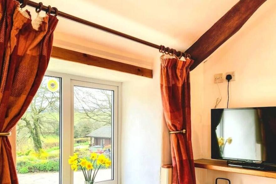 Ta Mill Smithy Cottage in a Stunning Retreat