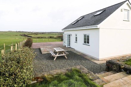 BRYN EIDDON, family friendly, luxury holiday cottage in Aberdaron