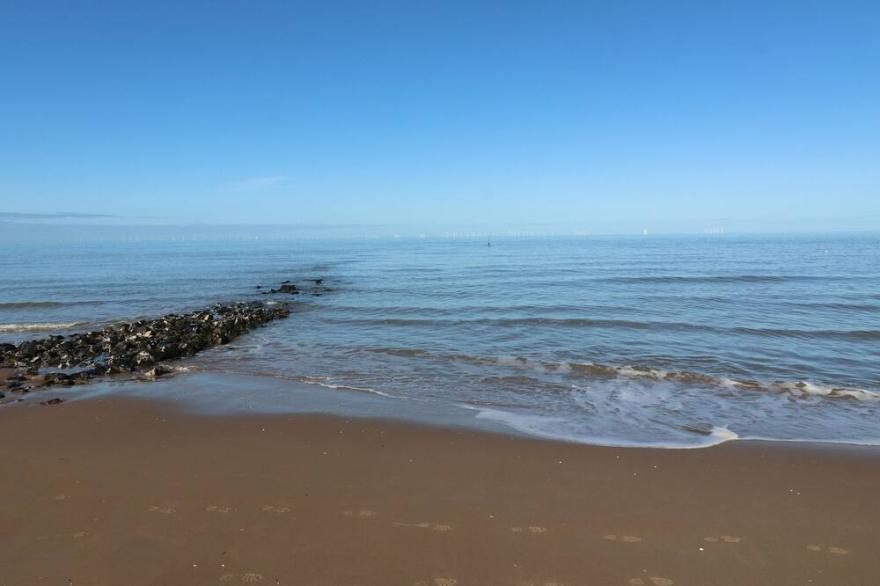 THE BEACH HOUSE, Pet Friendly, Country Holiday Cottage In Prestatyn