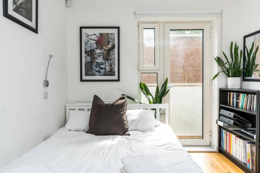 Contemporary 2BD Flat with Balcony - Hackney Downs