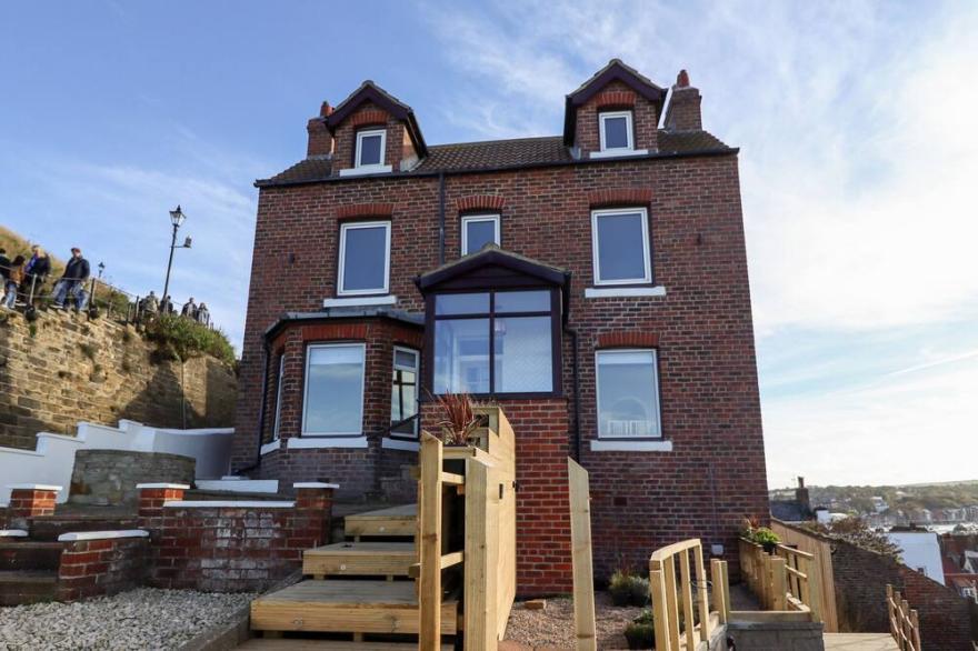 MARINER'S WATCH, Pet Friendly, Character Holiday Cottage In Whitby