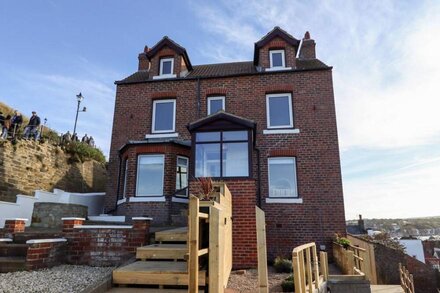 MARINER'S WATCH, pet friendly, character holiday cottage in Whitby