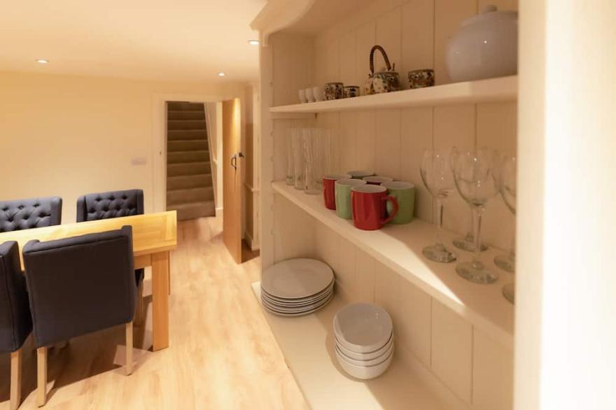 2 Bedroom Accommodation In Ockham, Near Guildford
