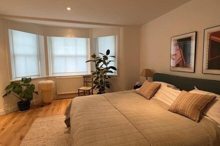 Spacious and Bright 1 Bedroom Flat in Notting Hill