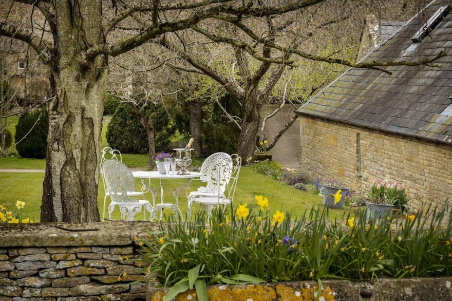 In The Windrush Valley, This Property Offers The Utmost Peace And Tranquillity.