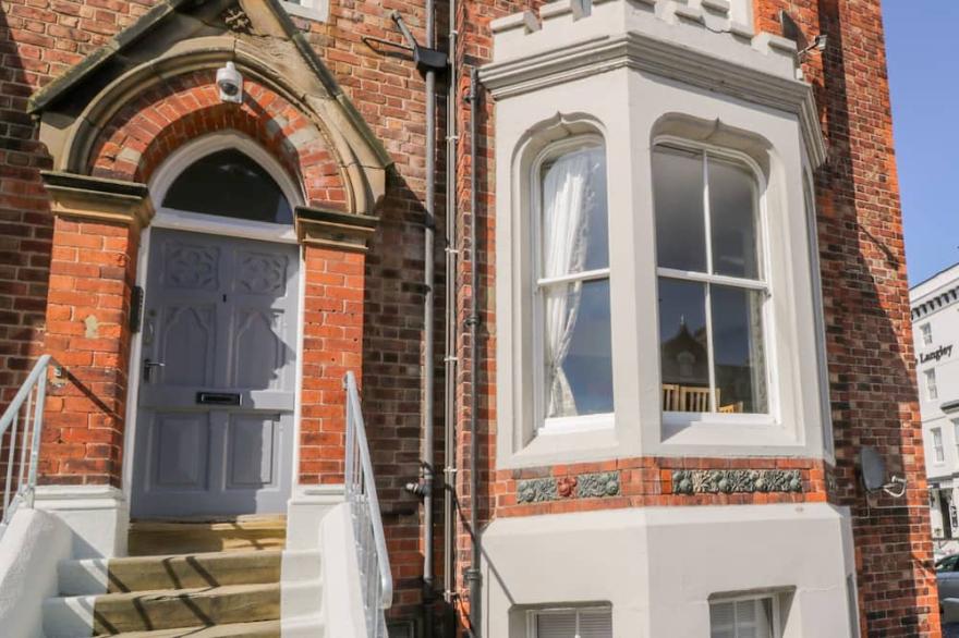 1 CHURCH SQUARE, Pet Friendly, Character Holiday Cottage In Whitby