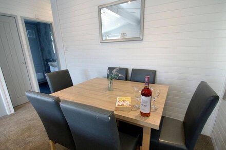 2 bedroom accommodation in Milford-on-Sea, Nr Lymington