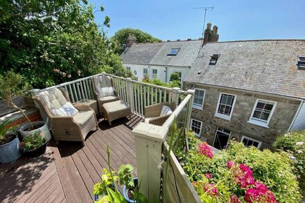 An immaculate three-storey Victorian house in Marazion, with private terrace, BBQ, parking and amazi