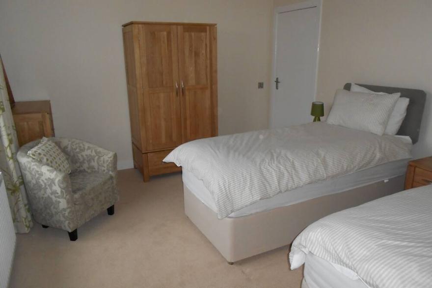 STB 4* Free WiFi Large Property & Garden Ideal for family functions