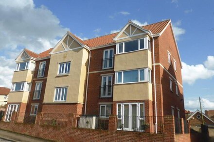 Sea Renity -  a modern, ground floor apartment situated in Kings Court, is only yards from the sea f