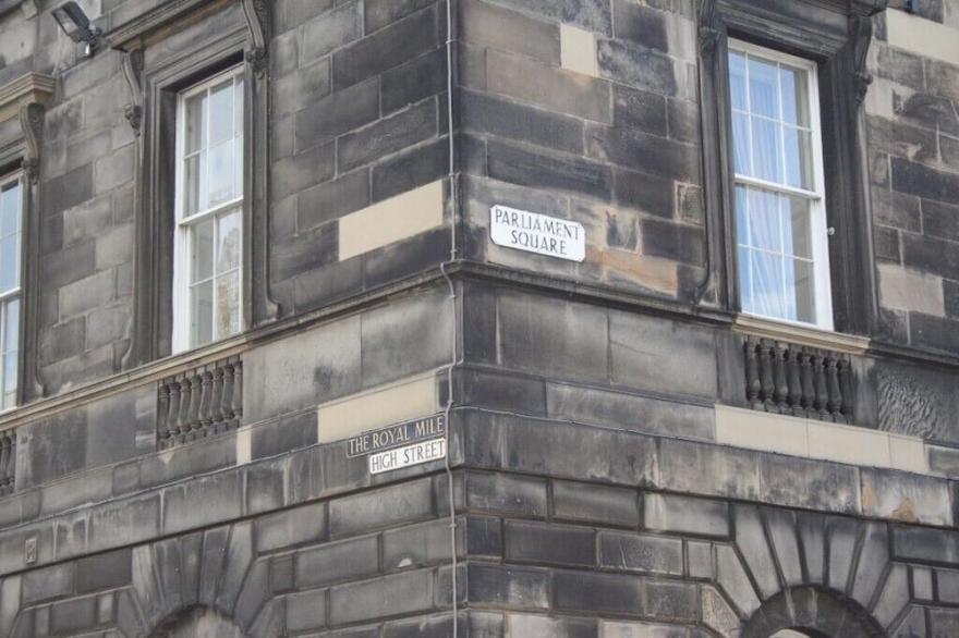Edinburgh Royal Mile - Parliament Square Apartment