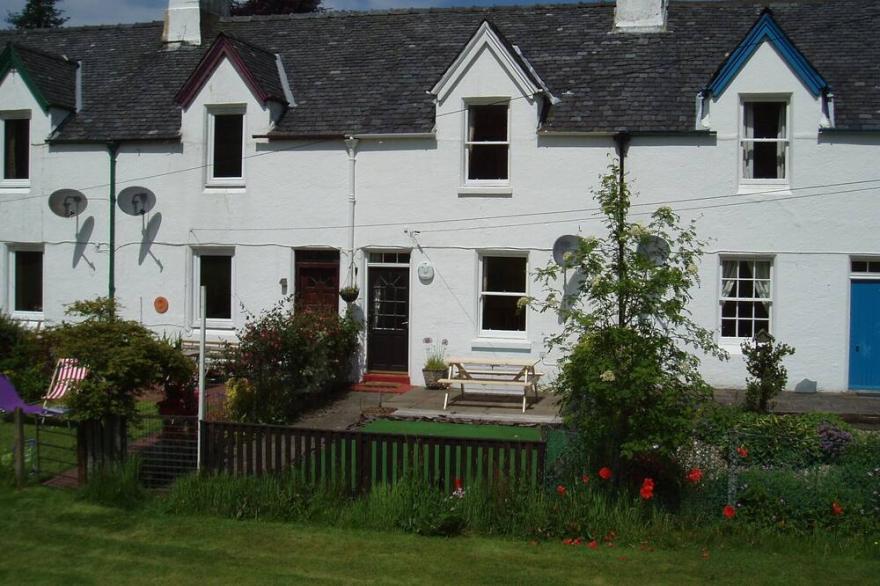 Crinan Canal Cottages, Cairnbaan, Lochgilphead, Argyll