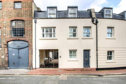 Contemporary 4 Storey Townhouse | Central Brighton