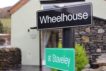 The Wheelhouse at Staveley - Characterful  & Modern Holiday Home with SAUNA