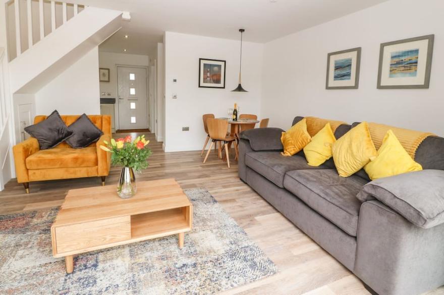 15 PARC DELFRYN, family friendly, with a garden in Benllech