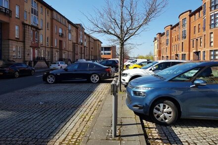 Walk to vibrant Merchant City from a tranquil Glasgow apartment